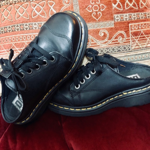 dr martens 5 hole